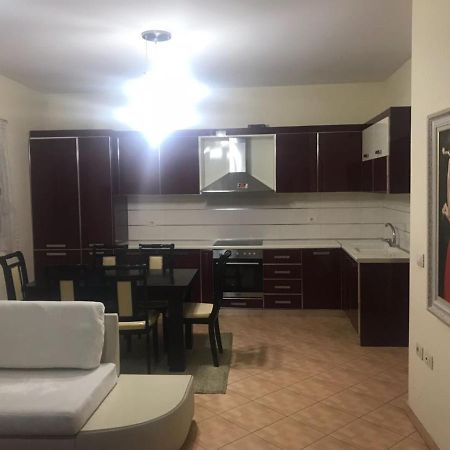 Lovely 2 Bedroom Apartment Tiran Dış mekan fotoğraf