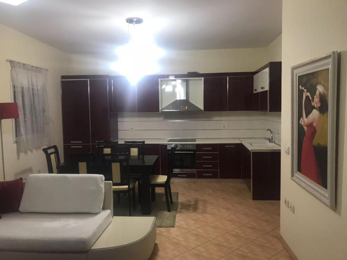 Lovely 2 Bedroom Apartment Tiran Dış mekan fotoğraf